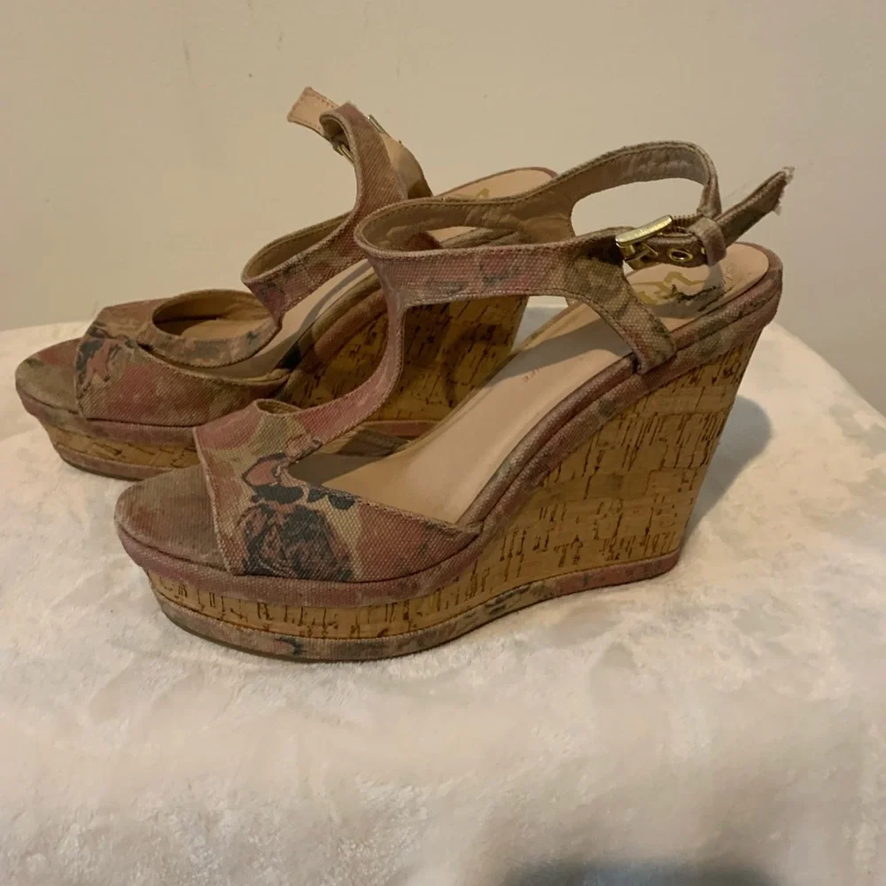 LFL by Lust for Life Wedge Heel 7.5 Floral Print Summer Vacation Bridal Shoes